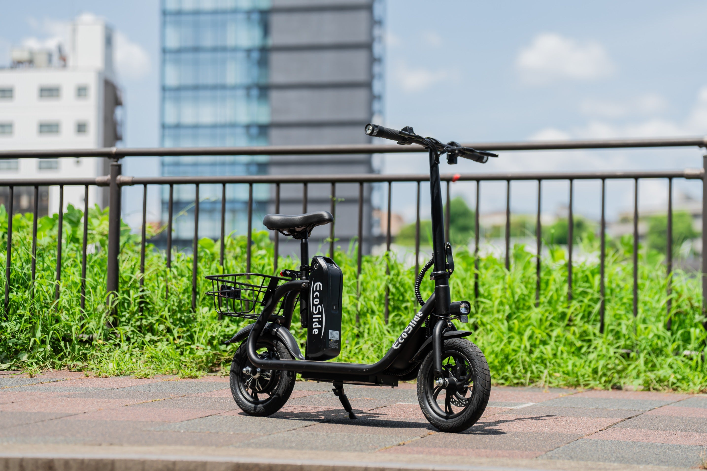 EasyKick-免許不要！移動が楽しく便利になる座席付電動スクーター